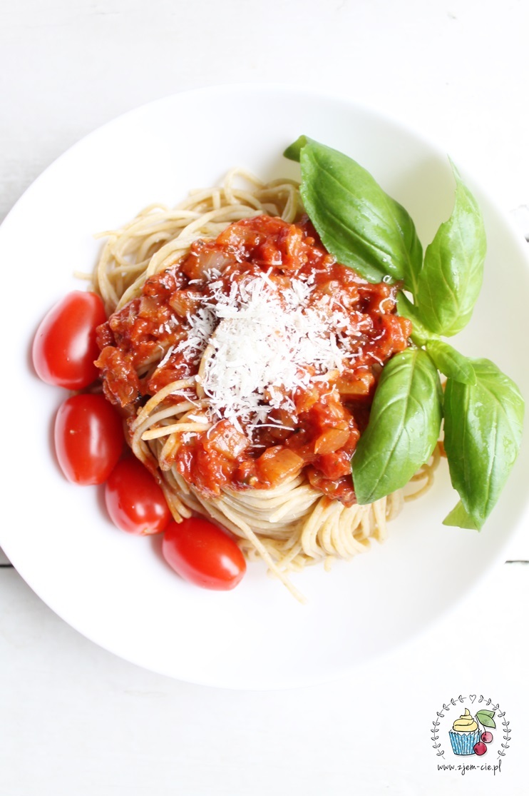 Spaghetti z pomidorów z puszki